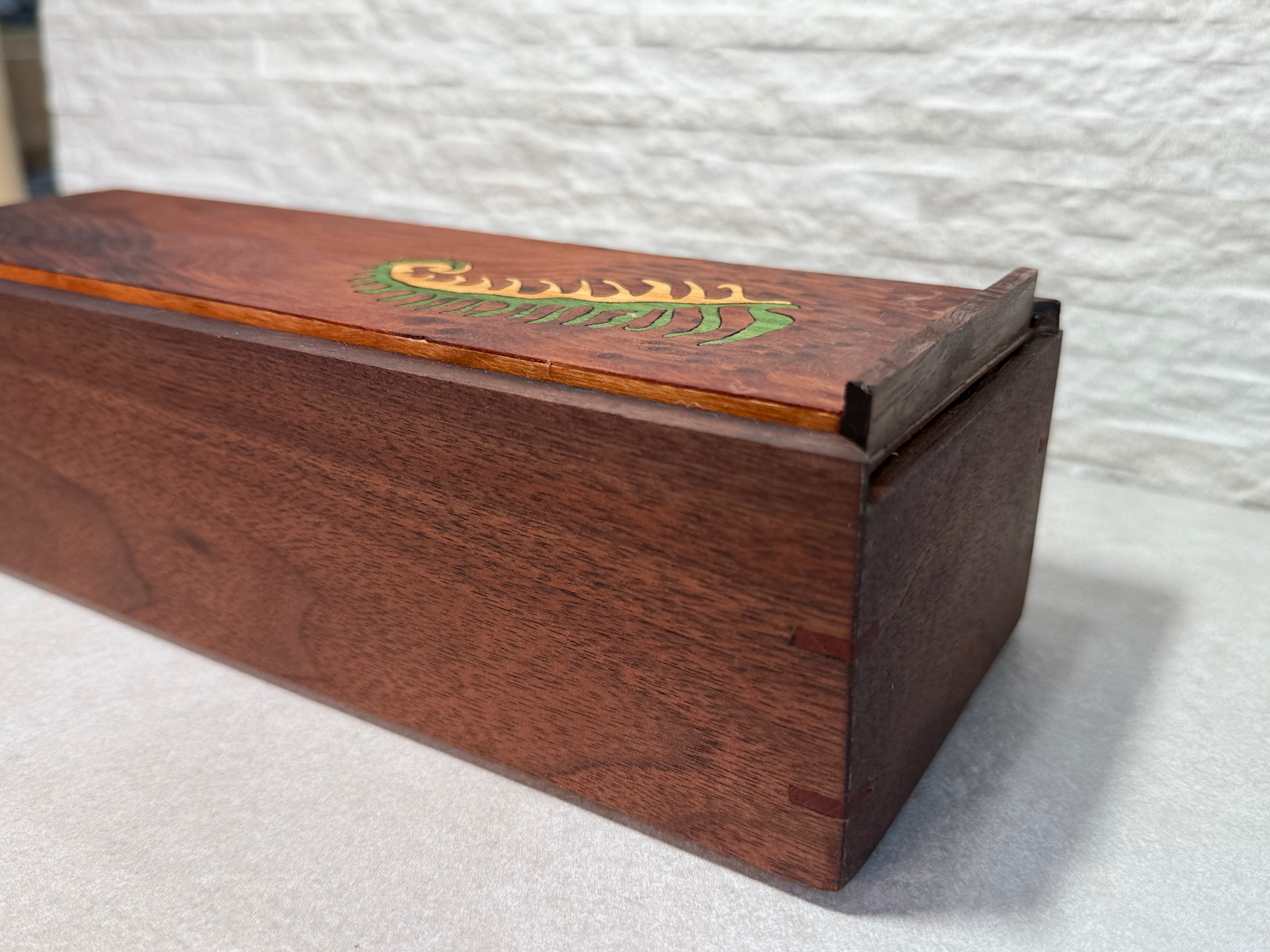 Fiddlehead Redwood Slider Box